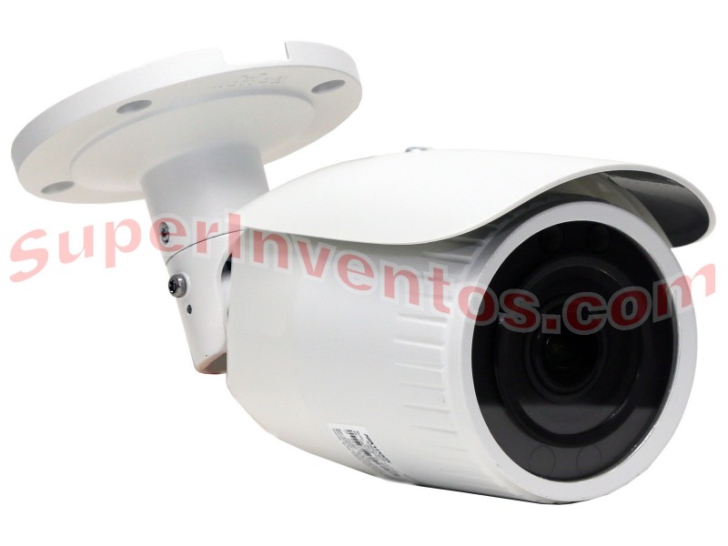 Cámara IP bullet 4 MP de lente varifocal motorizada y 30 metros de infrarrojos