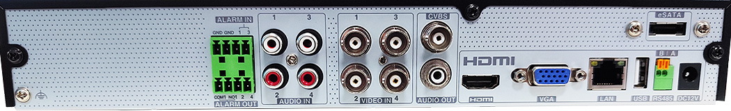 Conexiones del grabador Ultra HD 4K con entradas y salidas de alarma.