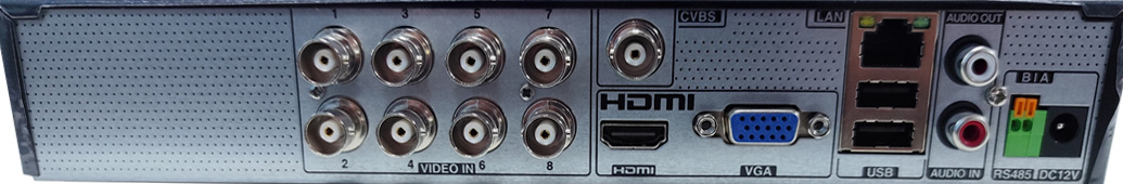 Detalle de las conexiones traseras del grabador Ultra HD 4K para 8 cámaras
