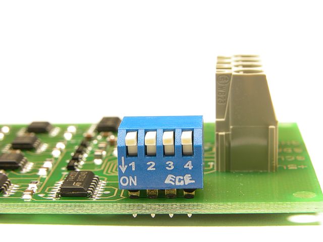 Detalle de los micro interruptores de seleccion de modo del controlador MD22